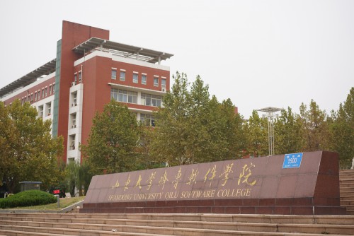 出门后拍张门口的横碑